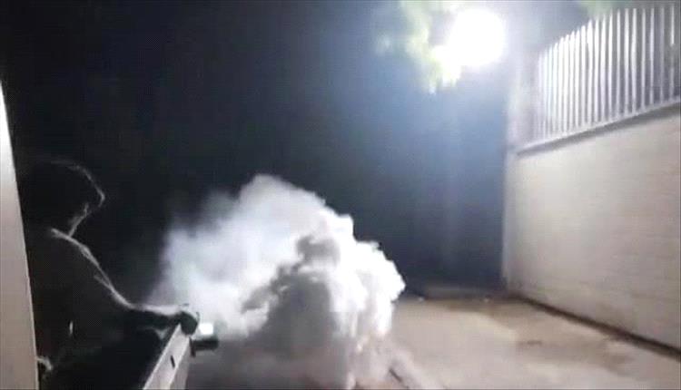 حملة رش ضبابي في خور مكسر للحد من انتشار الحميات
