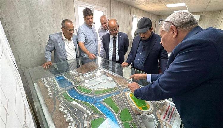 محافظ حضرموت يطلع على سير تنفيذ المرحلة الثانية من مشروع خور المكلا