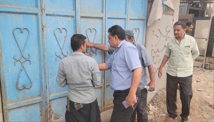 المنصورة تواصل حملة إغلاق المحال المخالفة لضبط النشاط التجاري
