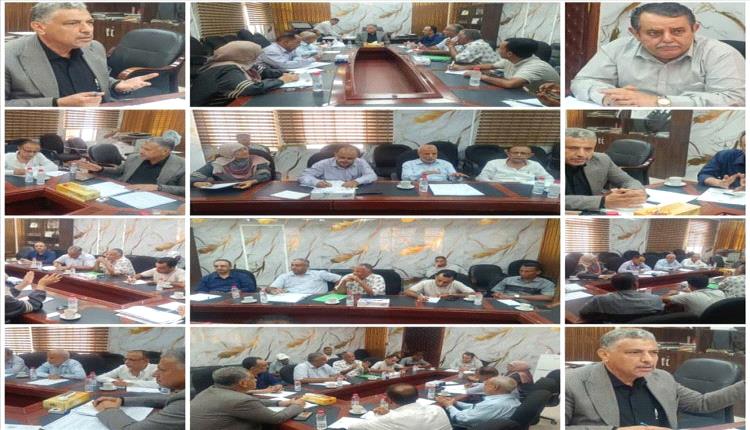 نائب محافظ عدن يوجه بتشكيل لجنة للتخلص من النفايات الخطرة وحماية صحة الإنسان والبيئة
