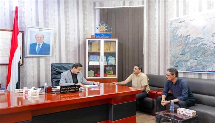 محافظ شبوة يوجه بإعداد دراسات لمشاريع بمديرية رضوم
