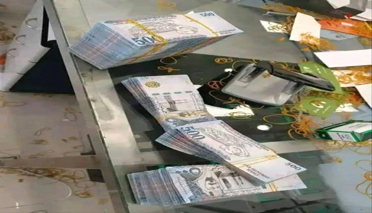 استقرار نسبي لأسعار الدولار والريال السعودي في الأسواق اليمنية
