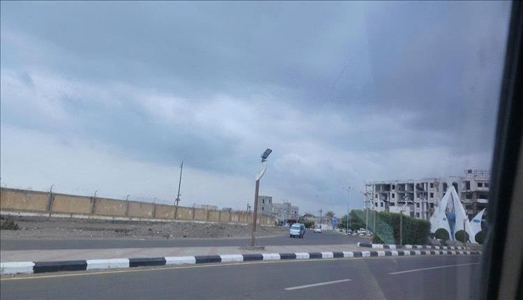 عدن على موعد مع أمطار خفيفة وأجواء منعشة خلال الساعات القادمة