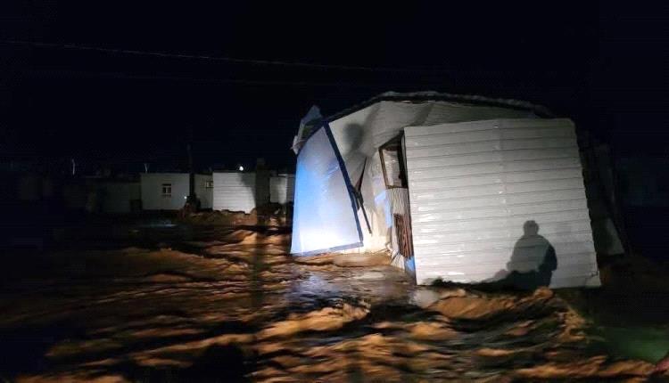 354 ألف يمني بين متضرر وضحية.. الفيضانات تحاصر النازحين وتكشف هشاشة الاستجابة الإنسانية
