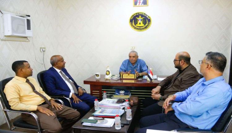 التوجيه والرقابة يناقش تعزيز التعليم والأنشطة الشبابية والرياضية بالمكلا
