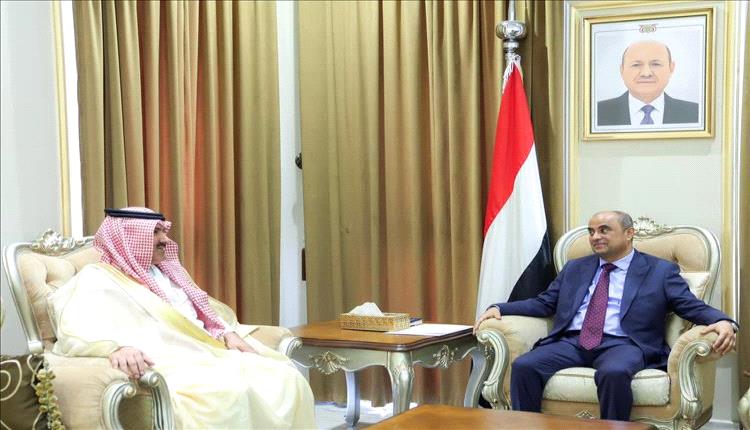 رئيس الوزراء يستعرض مع السفير السعودي دعم المملكة لتعزيز الاستقرار في اليمن
