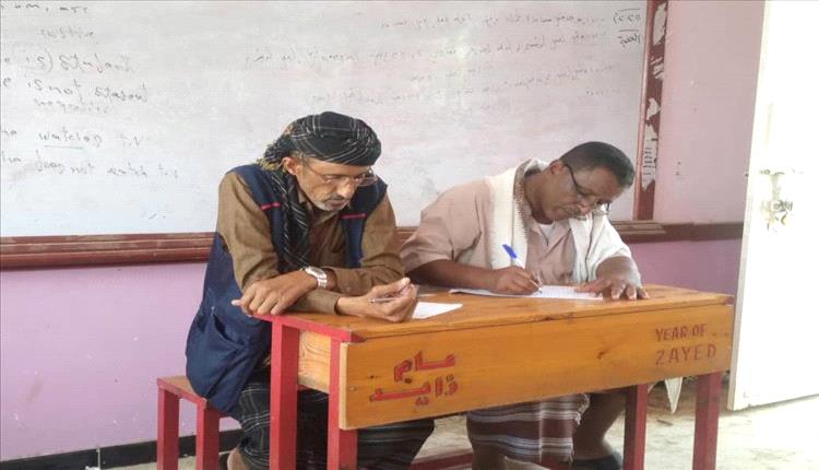 مدير مدرسة أبي ذر الغفاري بمنطقة المجزاع يعقد اجتماعه الأول لمناقشة أوضاع التعليم بالمدرسة
