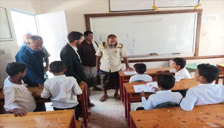 مدير تربية سرار يتفقد مدارس يافع ويقر تكليف مدير جديد لمجمع قرض