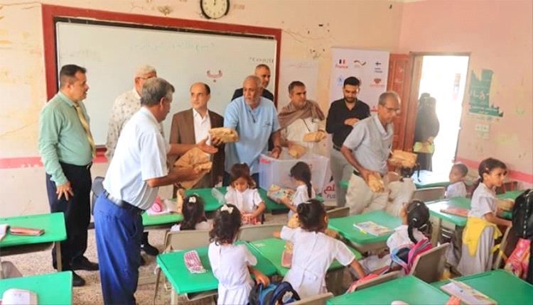 عدن تطلق مشروع الوجبات الصحية المدرسية للعام الخامس لتعزيز تغذية الطلاب ودعم المجتمع
