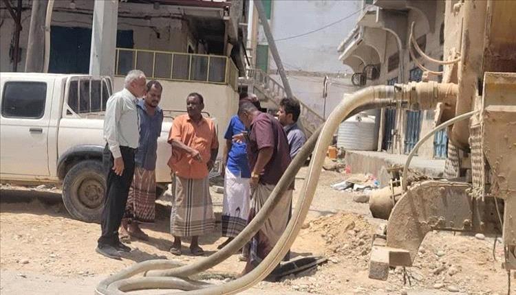 مدير الغيضة يقود حملة ميدانية لمعالجة طفح المجاري واتخاذ إجراءات ضد الربط العشوائي