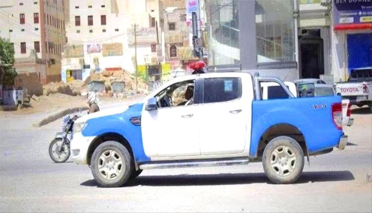 الإطاحة بعصابة نصب إلكتروني استدرجت ضحايا عبر "واتساب"