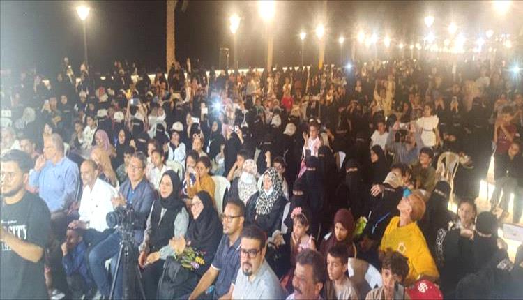 عدن تحتفي بمهرجان توعوي لدعم حملة شلل الأطفال