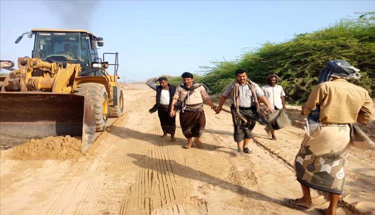 بتوجيهات المحافظ.. بدء إصلاح جسر جلعة المتضرر على الخط الساحلي الدولي بشبوة
