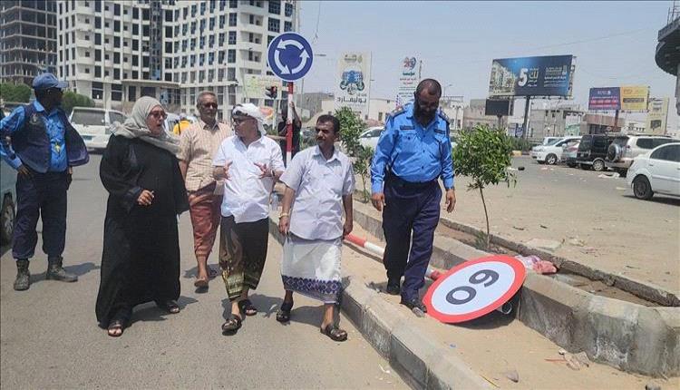 عدن تطلق المرحلة الأولى لتركيب اللوحات الإرشادية المرورية بالمنصورة
