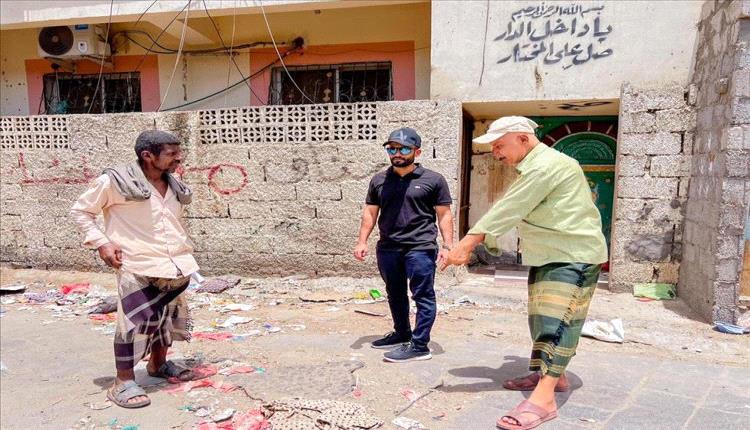 عدن.. حملة عاجلة لصيانة شبكات الصرف الصحي بصيرة للحد من الأوبئة
