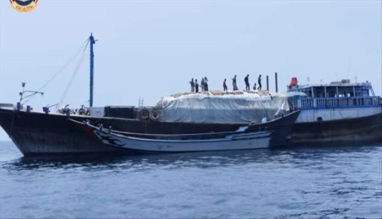 خفر السواحل يوقف مهاجرين غير شرعيين ويضبط شحنة سماد مهربة

