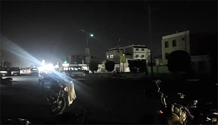 170 ساعة من الظلام تعزل دوعن.. صمت رسمي وأهالي يحذرون من انفجار شعبي