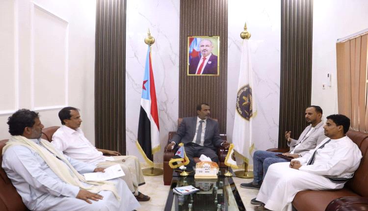 فريق التوجيه الرئاسي ينسق مع انتقالي المهرة لتعزيز العمل الجماهيري والنقابي
