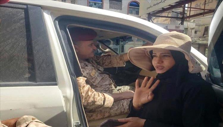 تسليم إيرادات صندوق النظافة والتحسين بمحافظة تعز بعد اتفاق مع قيادة المحور الشرقي