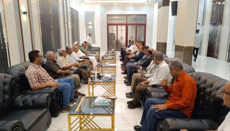 لجنة وزارية تبحث تطوير ميناء المكلا وتعزيز الشراكة مع القطاع الخاص