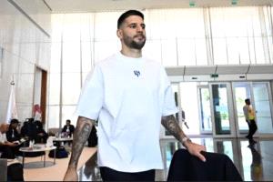 نيوم يفاوض الهلال للفوز بصفقة ميتروفيتش