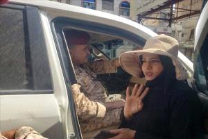 تسليم إيرادات صندوق النظافة والتحسين بمحافظة تعز بعد اتفاق مع قيادة المحور الشرقي