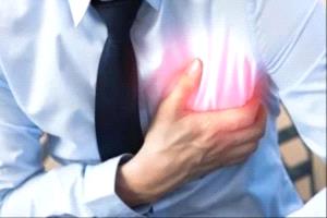 آلام الظهر والحموضة إنذارات خفية قد تكشف عن نوبة قلبية صامتة