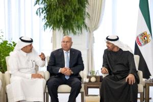 محمد بن زايد يستقبل المشاركين في "جلوبال ريل 2025" بأبوظبي