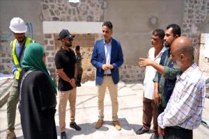 نائب وزير الإعلام يتفقد إعادة تأهيل سينما أروى ويطالب بإنقاذ فندق كرينيست بعدن