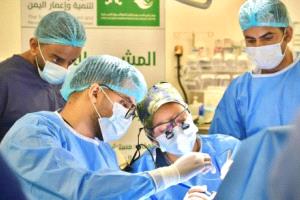 الفريق الطبي لمركز الملك سلمان للاغاثة يجري 108 عملية جراحية للأطفال في العاصمة عدن

