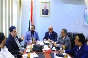 عدن تتبنى مشاريع طرق استراتيجية لتعزيز التنمية المحلية
