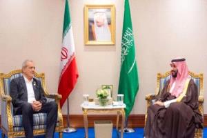 ولي العهد السعودي يلتقي الرئيس الإيراني في الدوحة لمناقشة الأوضاع الإقليمية
