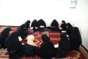 الحوثيون يغلقون مراكز نسائية لتحفيظ القرآن في ريمة: خطوة لفرض مناهجهم الطائفية