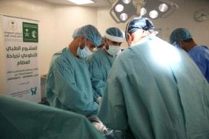 نجاح مشروع طبي تطوعي لمركز الملك سلمان يجري 65 عملية عظام واستبدال مفاصل بعدن