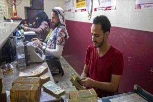 تباين كبير في أسعار العملات بين صنعاء وعدن
