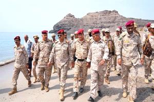 وزير الدفاع يؤكد على دور باب المندب الاستراتيجي في التجارة العالمية