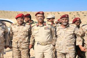 قائد العسكرية الثانية يشيد بجاهزية لواء حضرموت في دوعن ويحذر من مخاطر المتربصين
