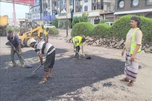 المونسورة بعدن تتجددصيانة وتأهيل الشوارع في قلب المدينة