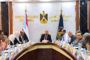 الجمعية الوطنية للانتقالي تجدد تأييدها المطلق لقرارات الزُبيدي وتدعو لحلول عاجلة لأزمة الرواتب