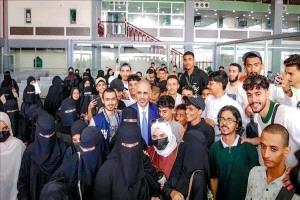 منحة إماراتية لأوائل الثانوية.. بارقة أمل في وجه أزمات اليمن