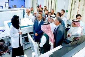 رئيس الوزراء يدشن أجهزة متطورة بمستشفى الأمير محمد بن سلمان بدعم سعودي