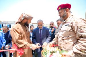 الزُبيدي يفتتح أقسام طبية جديدة بمستشفى عبود العسكري ويضع حجر الأساس لمشاريع صحية متقدمة