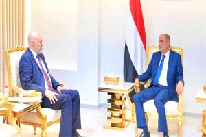 الحكومة تحاصر التحديات في تعز: ضبط الإيرادات وتعزيز الخدمات على رأس الأولويات