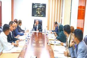 عدن.. القضاء الأعلى يتوصل لاتفاق تاريخي لرفع الإضراب وضمان حقوق القضاة والإداريين
