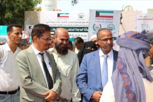 جمعية الحكمة تواصل إغاثة متضرري السيول بعدن ولحج بتمويل بيت الزكاة الكويتي
