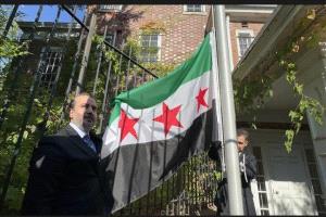 الشيباني يرفع العلم السوري على سفارة دمشق لدى واشنطن
