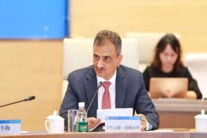 محافظ عدن من الصين يدعو الى تشكيل لجنة استثمارية واقتصادية مشتركة
 
