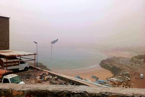 عاصفة غبارية تضرب عدن وتغطي سماءها