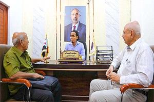 السقاف يبحث مع فريق التوجيه والرقابة تعزيز الأداء المؤسسي بعدن
