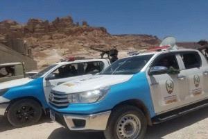 شرطة شبوة تنقذ شابًا من أيدي مختطفيه وتعيده سالمًا إلى أسرته